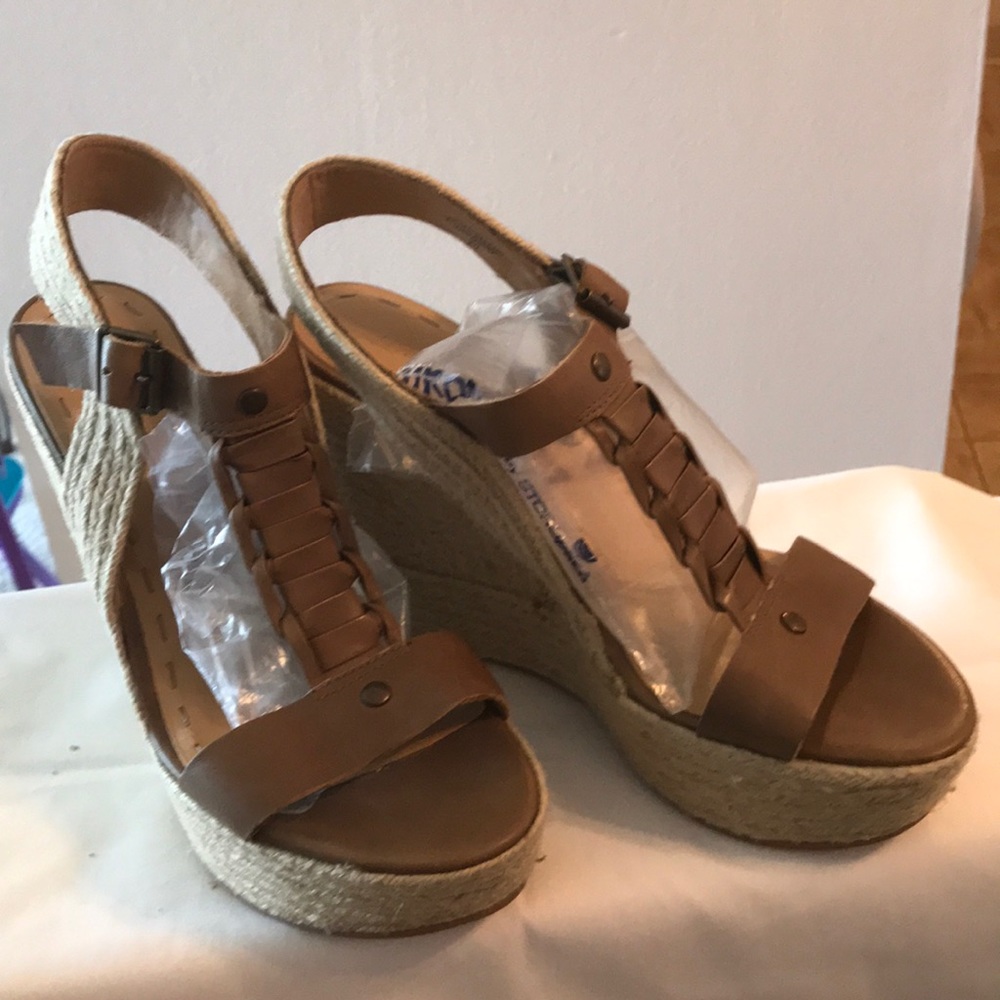 Wedge heel shoe